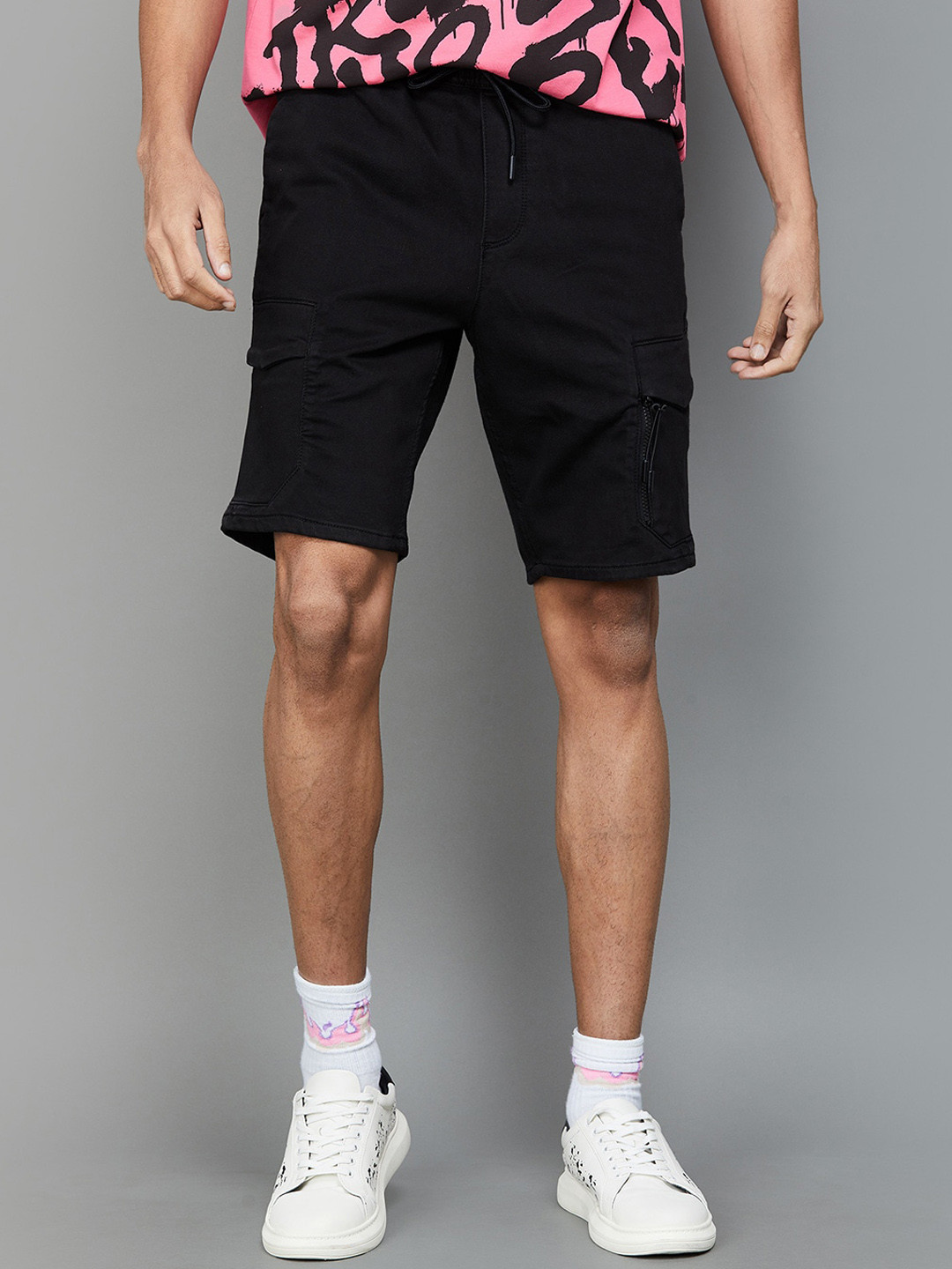 Bossini Men Mid-Rise Cargo Shorts