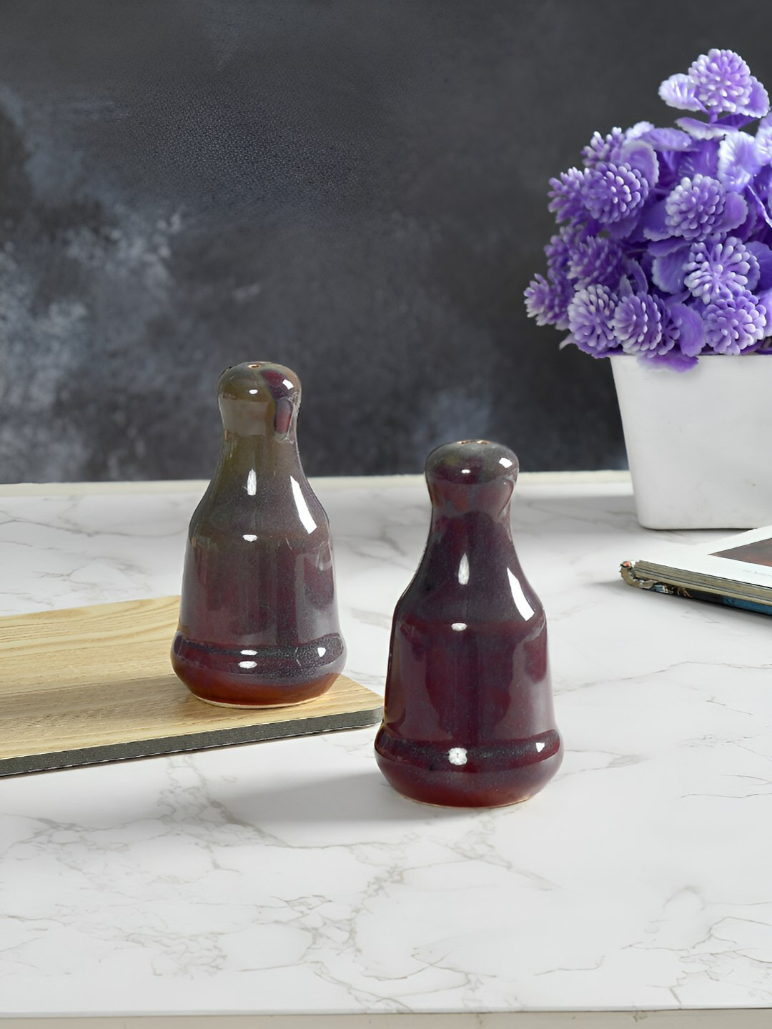 CLIO'S HERITAGE STORE Brown Ceramic Dishwasher And Microwave Salt & Paper Sprinkler