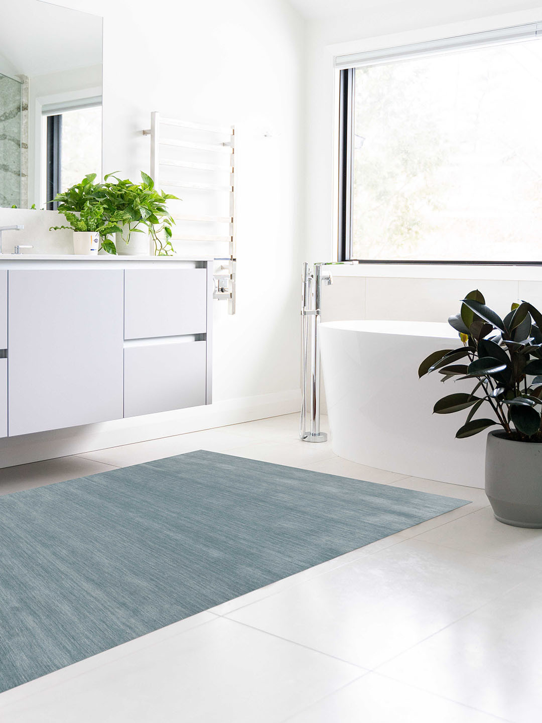 saraswatii global Blue & Green Woolen Carpet