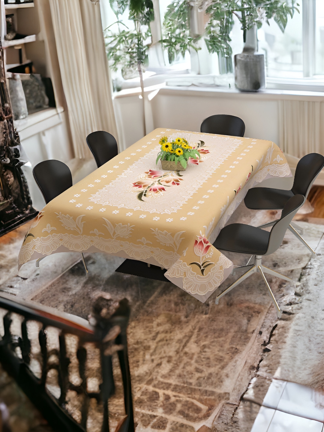BIGGER FISH Beige and Green Cotton 6-Seater Table Cover