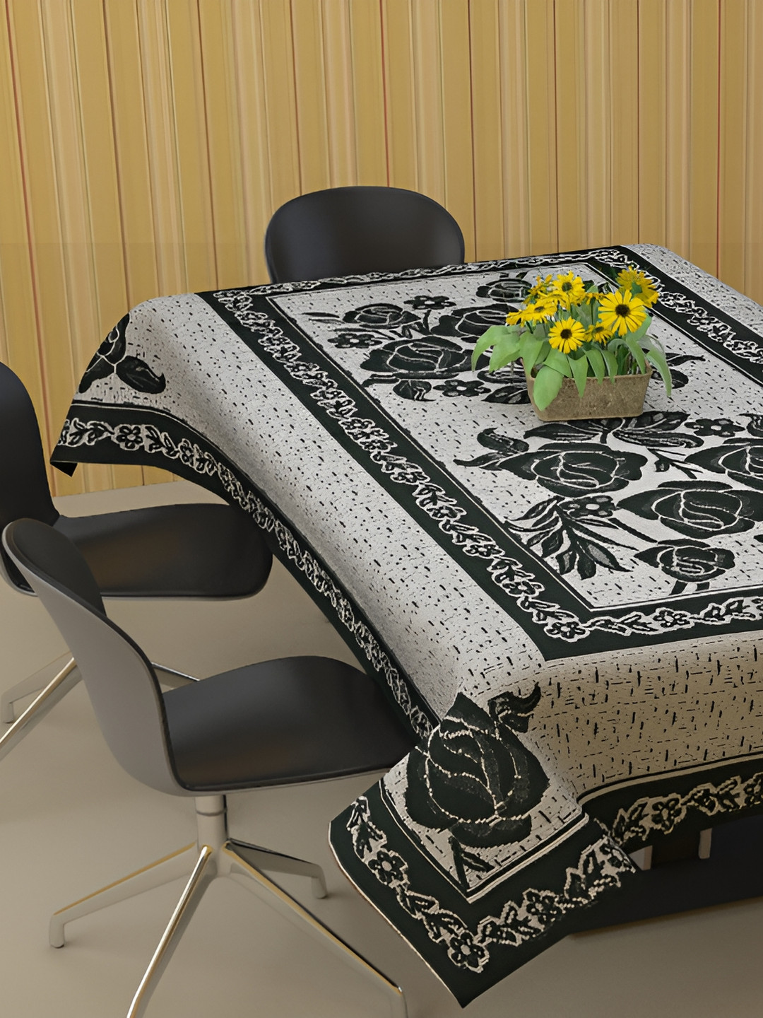 BIGGER FISH Black and Grey Cotton 6-Seater Table Cover