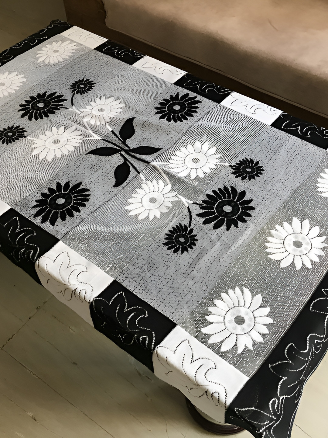 BIGGER FISH Black & White Floral Cotton 4-Seater Table Cover