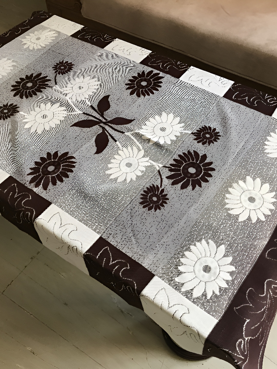 BIGGER FISH Dark Brown & White Floral Cotton 4 Seater Table Cover