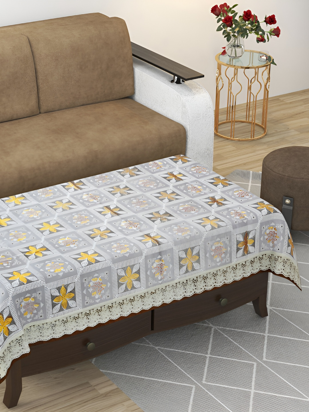 BIGGER FISH White & Yellow Cotton 4-Seater Table Cover