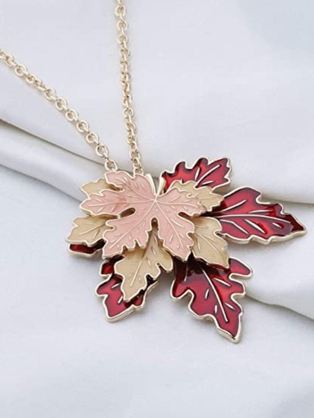 EL REGALO Maple Leaf Shaped Necklace