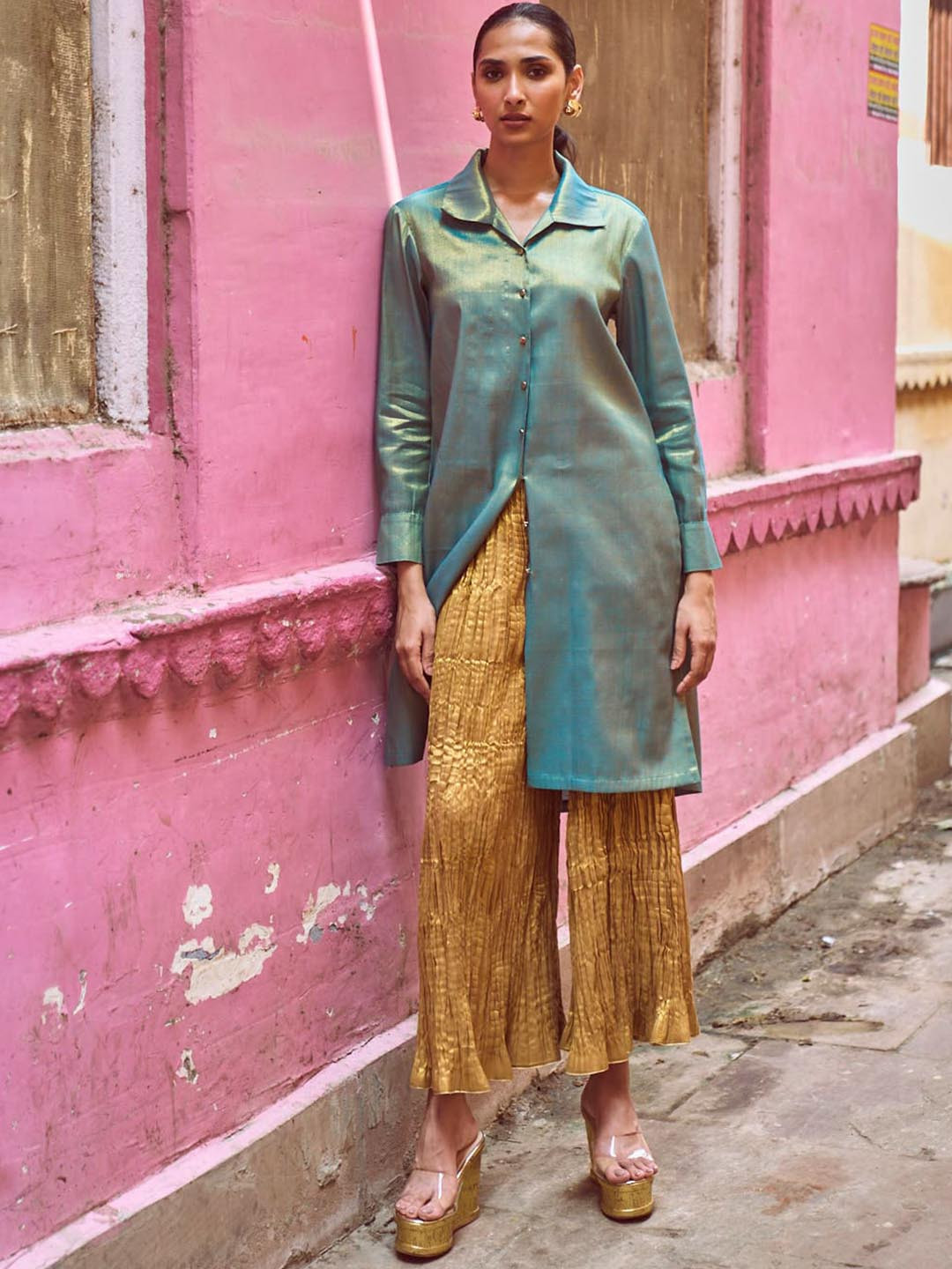 Dash and Dot Women Textured Relaxed Flared Mid-Rise Trousers