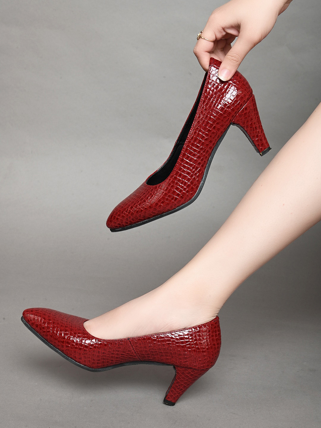 Mast & Harbour Burgandy Textured Pointed Toe Kitten Heel Pumps