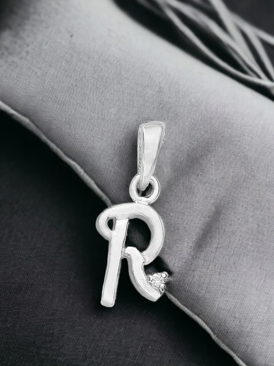 Taraash 925 Sterling Silver Cubic Zirconia-Studded Letter R Alphabet Pendant