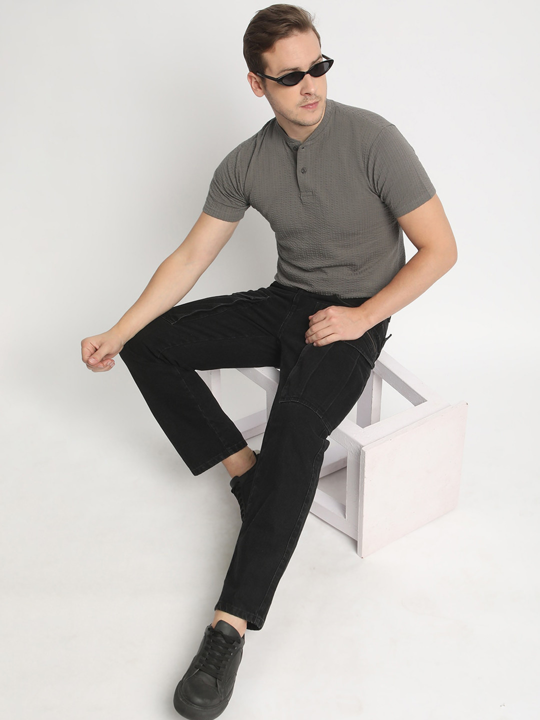 Bene Kleed Self Design Henley Neck T-shirt