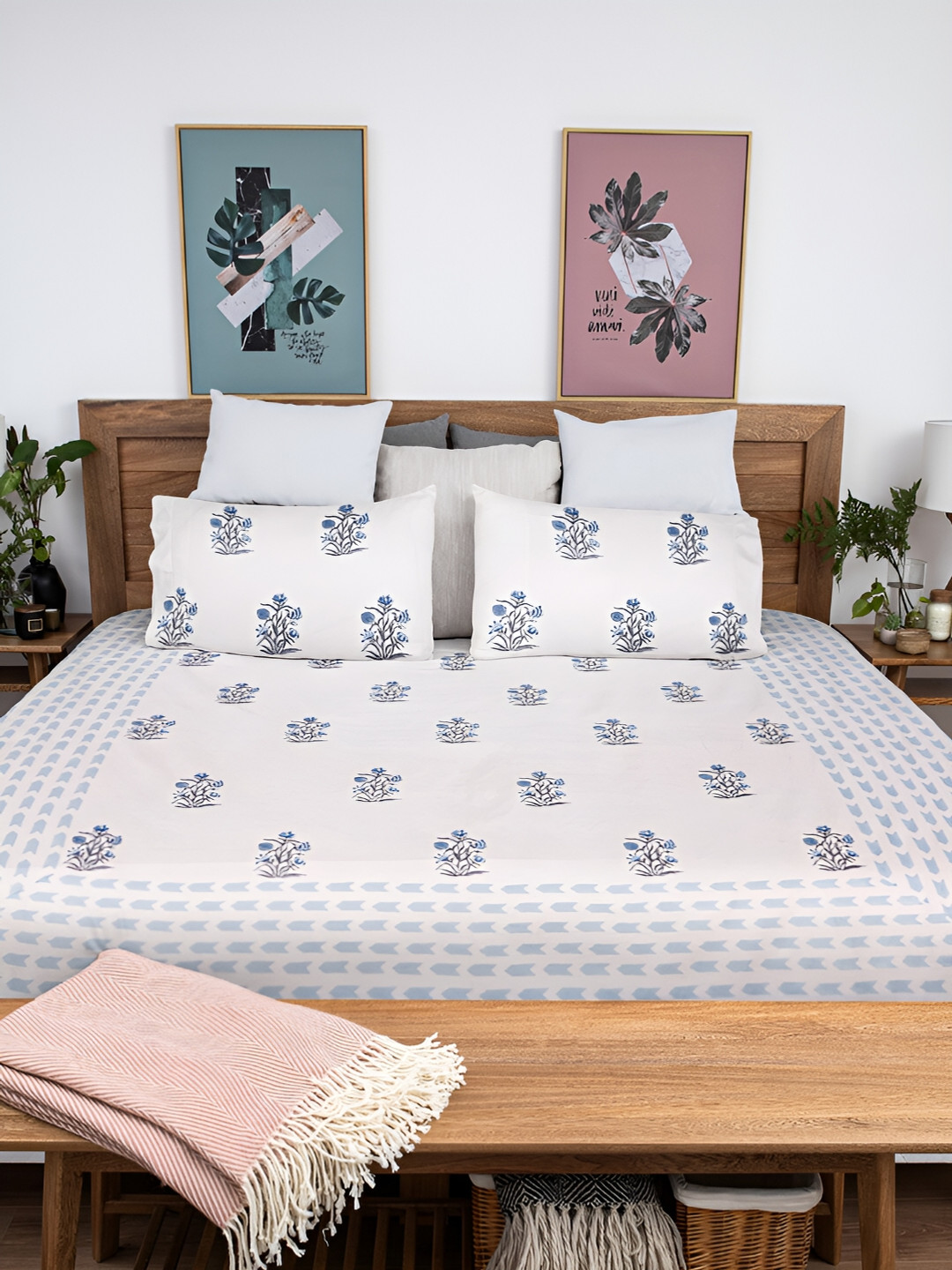 Baarno White & Blue Floral Cotton 220 TC Fitted King Bedsheet with 2 Pillow Covers