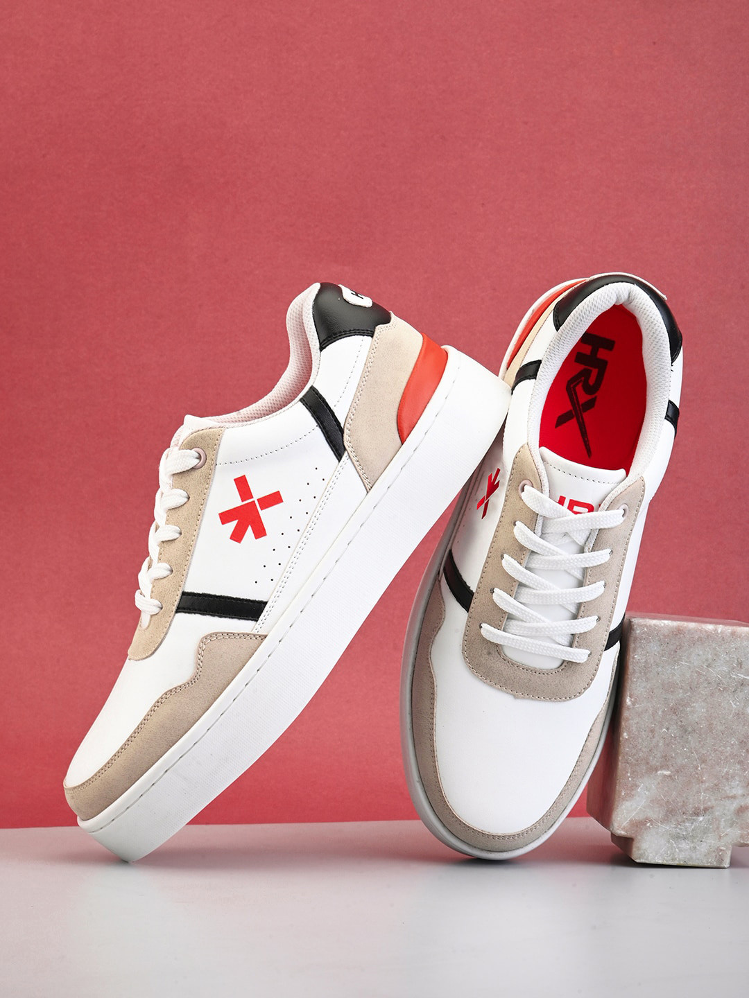 HRX by Hrithik Roshan GAMESCAPE Women White & Beige Colourblocked Lightweight Sneakers