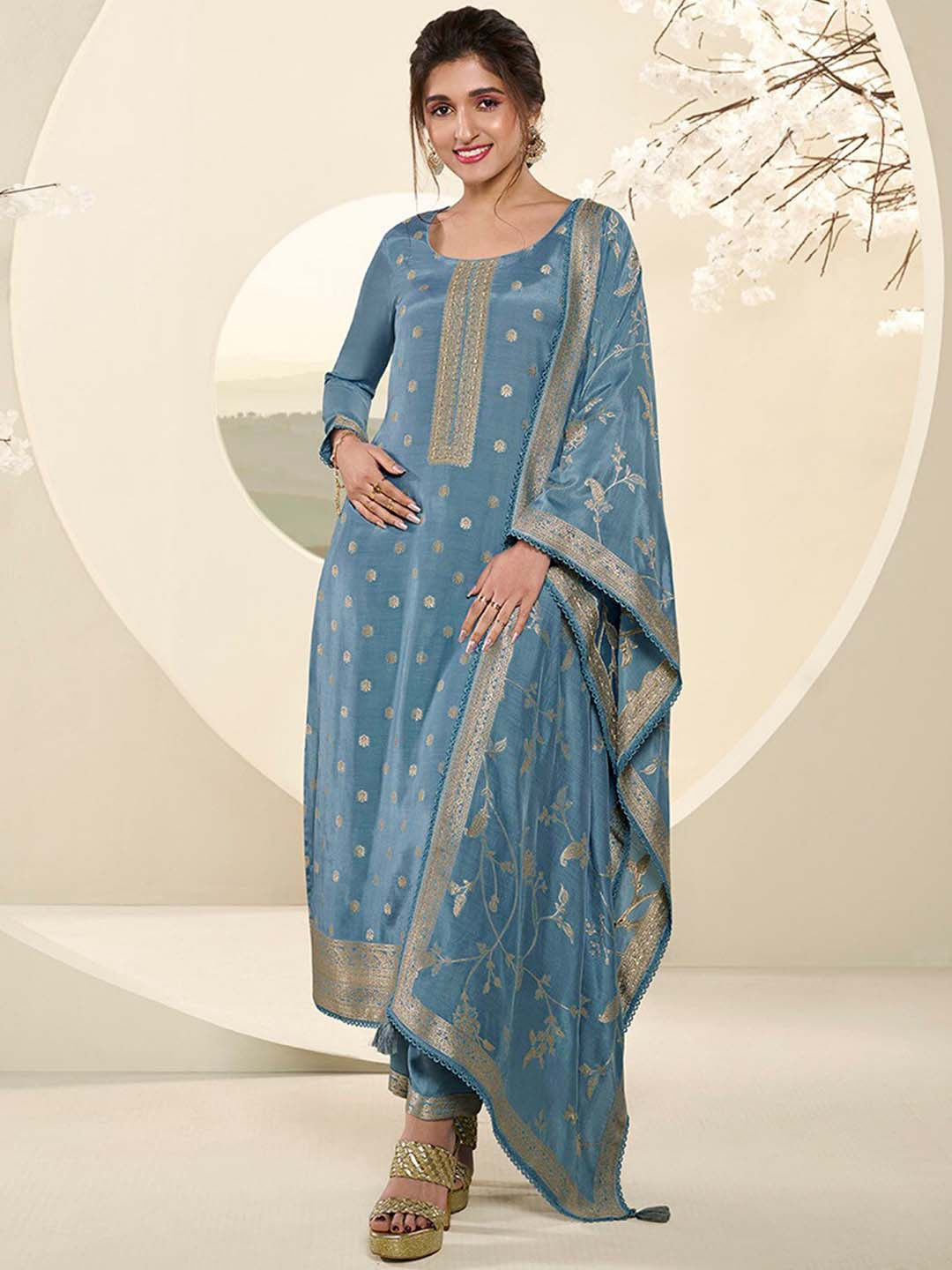 Seerat Ethnic Motifs Woven Design Regular Zardozi Kurta with Trousers & Dupatta