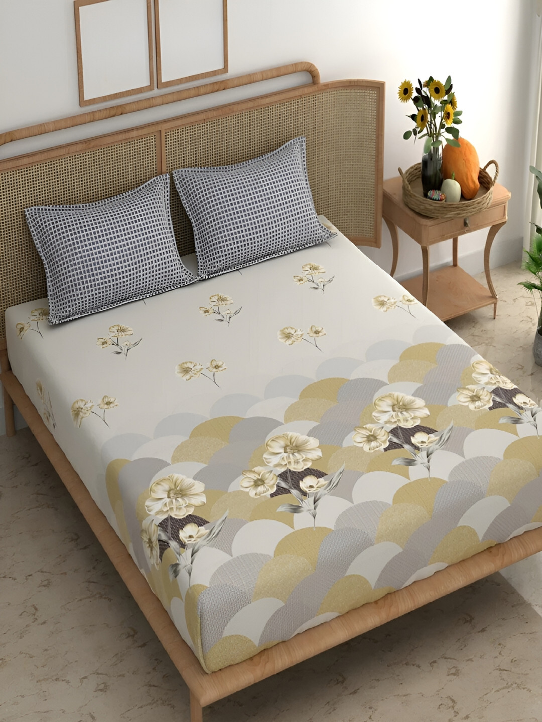 Srijee Decors Windflower Beige Floral Polycotton 210 TC Fitted King Fine Bedsheet with 2 Pillow Covers-78 x 72 inches