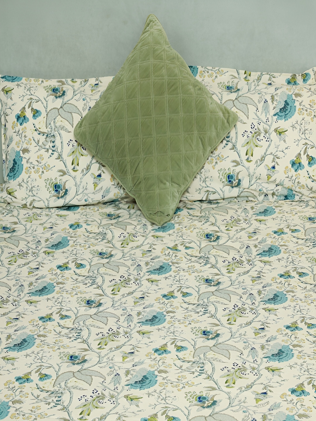 Srijee Decors Tropical All Over Off White Floral Cotton 250 TC Fitted King Fine Bedsheet with 2 Pillow Covers-78 x 72 inches