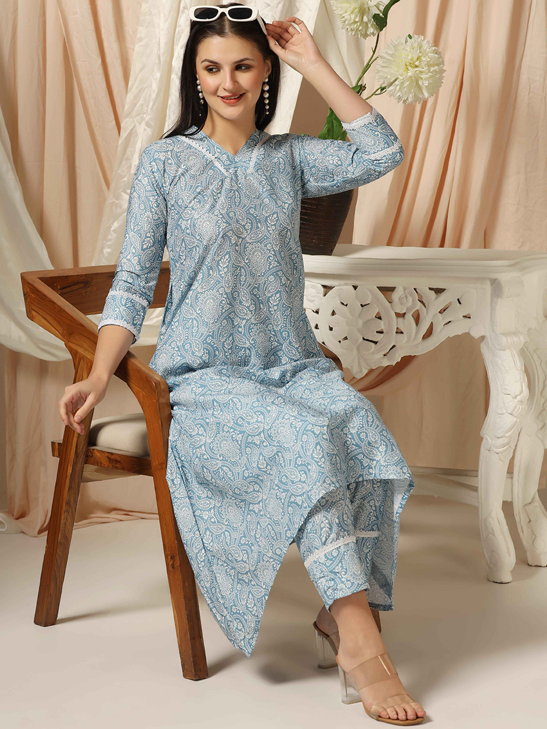 SHADES OF FAASHION Floral Printed V-Neck Round Neck Three-Quarter Sleeves Pure Cotton Kurta Set