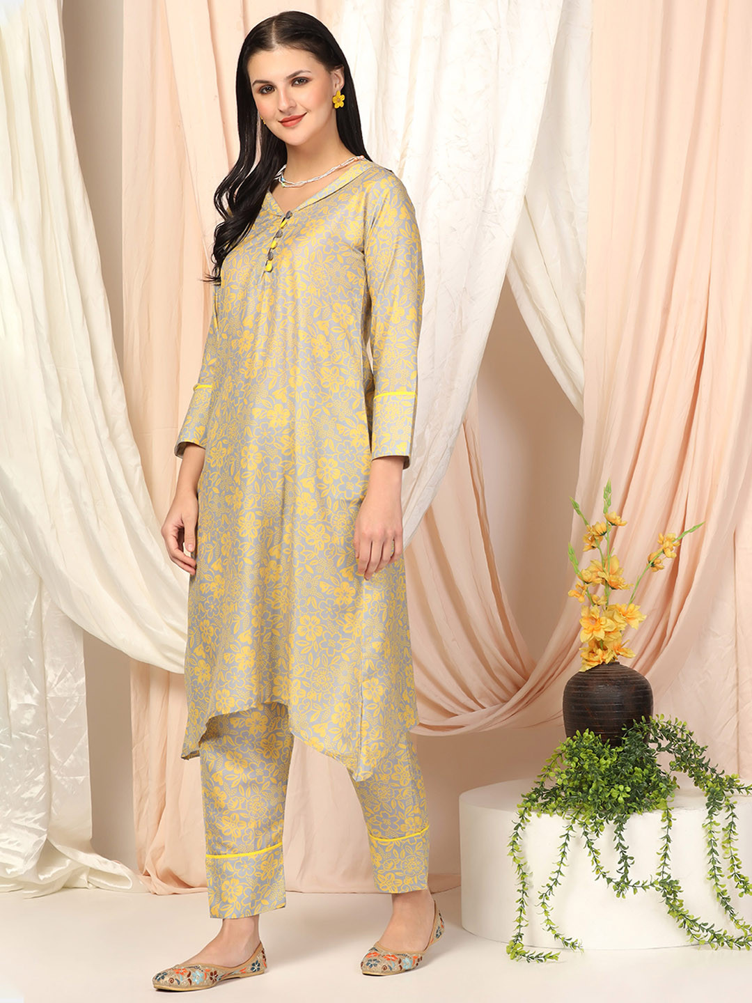 SHADES OF FAASHION Floral Printed V-Neck Pure Cotton Straight Kurta With Trousers