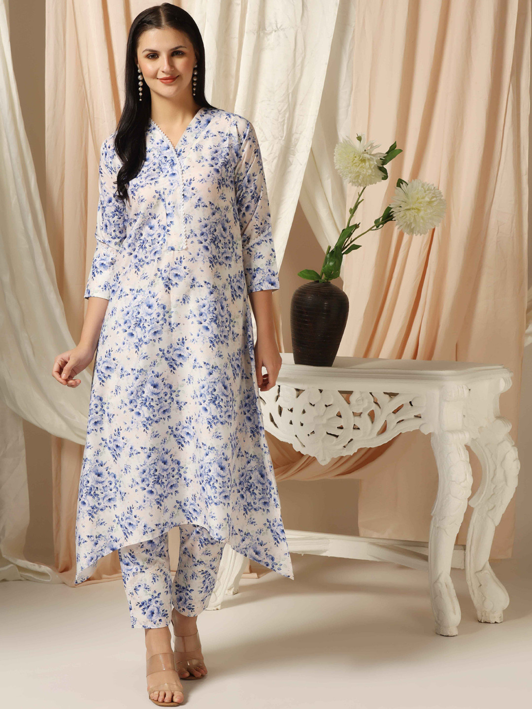 SHADES OF FAASHION Printed V-Neck Round Neck Three-Quarter Sleeves Pure Cotton Kurta Set