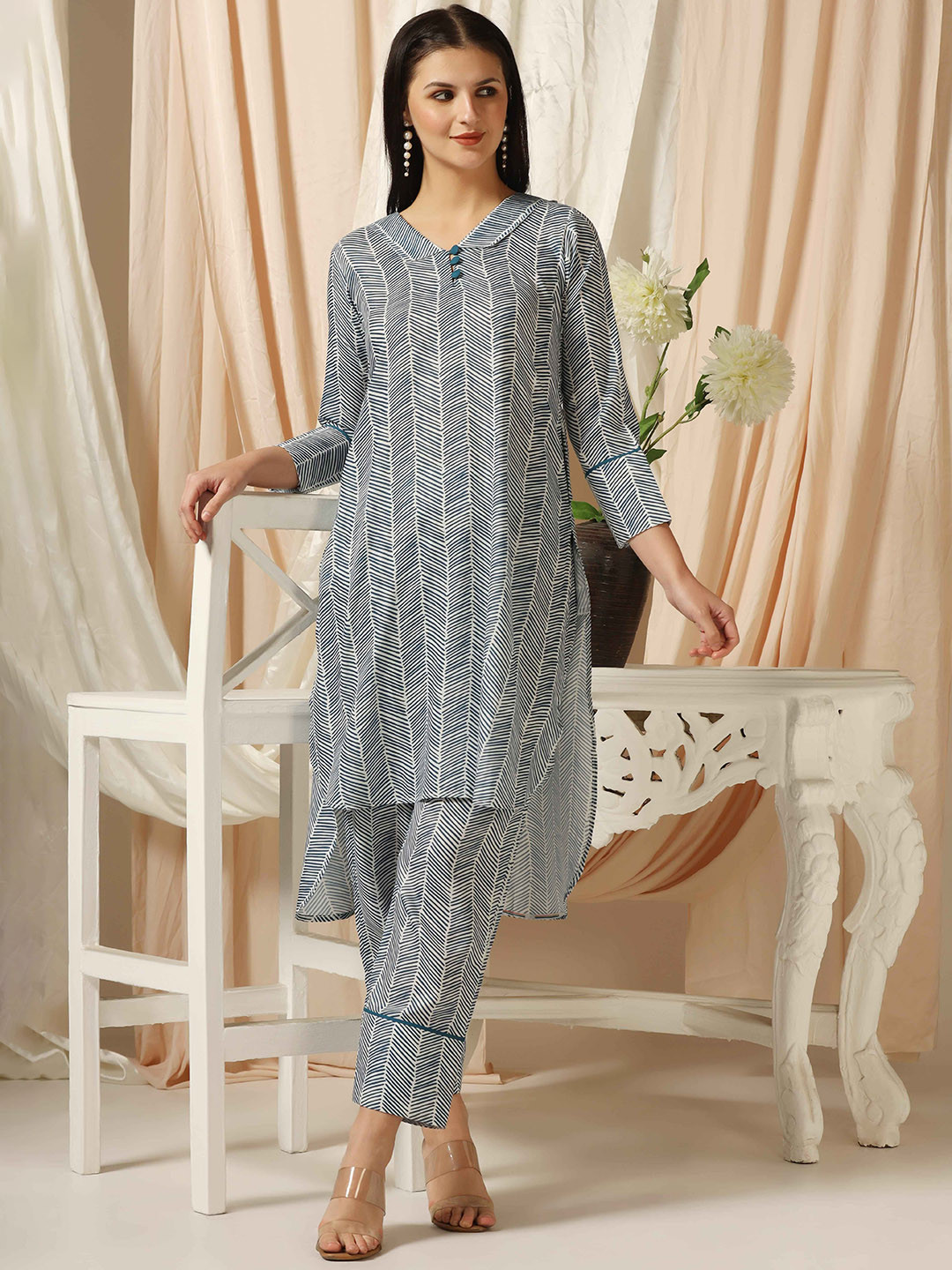SHADES OF FAASHION Printed V-Neck Round Neck Three-Quarter Sleeves Pure Cotton Kurta with Trousers