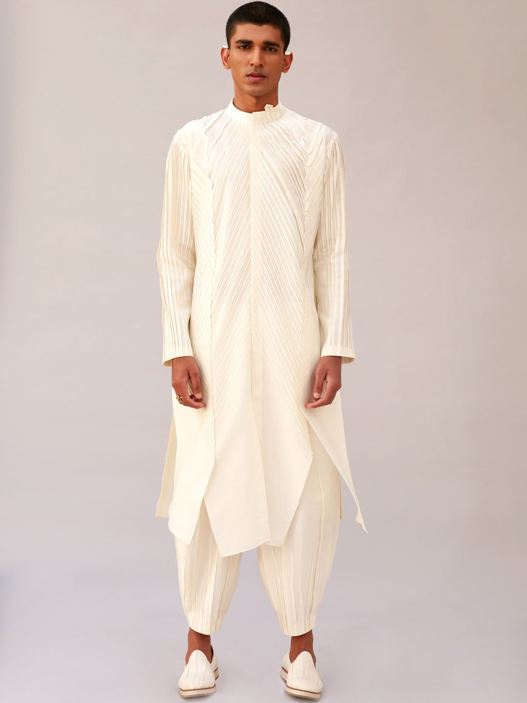 Antar-Agni Mandarin Collar Geometric Kurta with Pinched Trouser