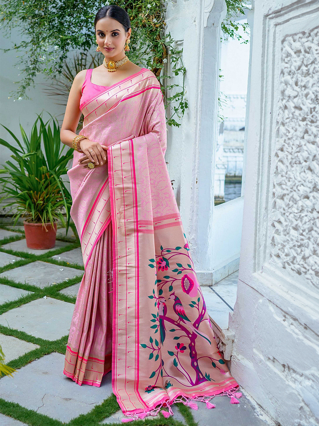 Mitera Ethnic Motifs Woven Design Zari Kanjeevaram Saree