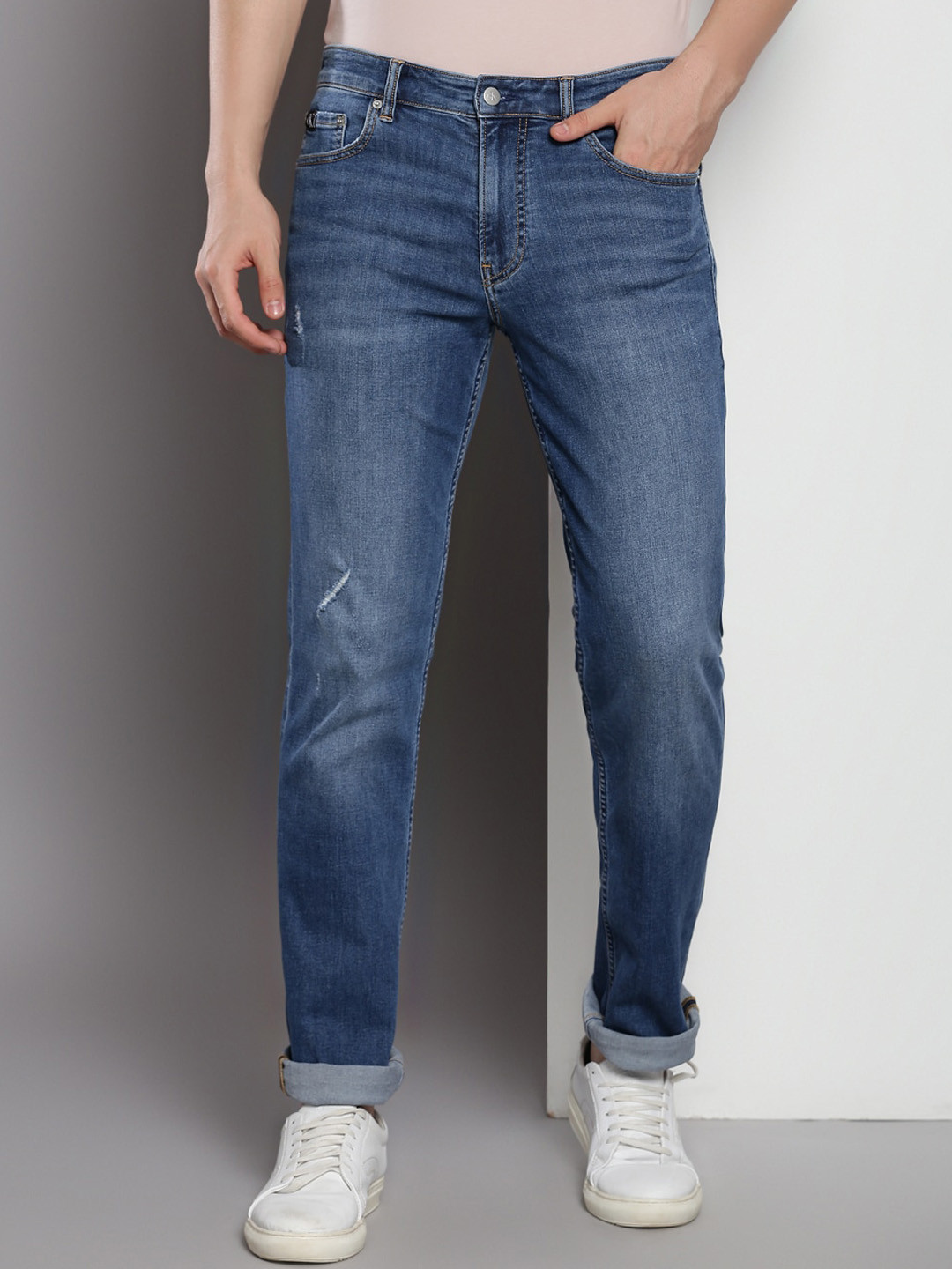 Calvin Klein Men Mildly Distressed Light Fade Stretchable Jeans