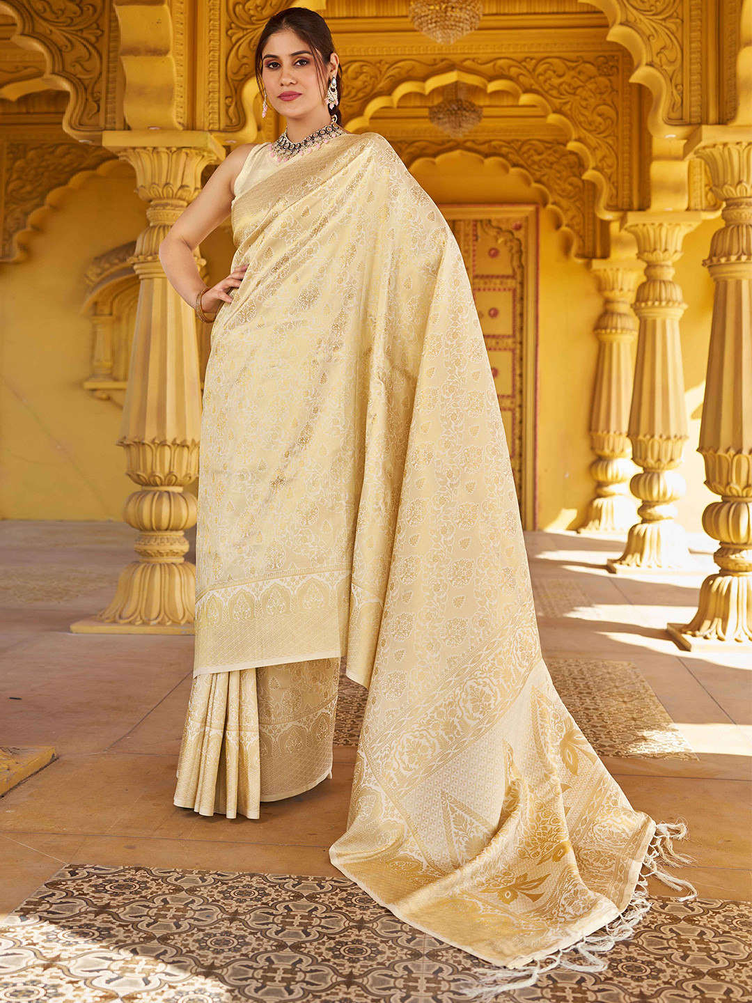SWORNOF Floral Woven Design Silk Blend Saree