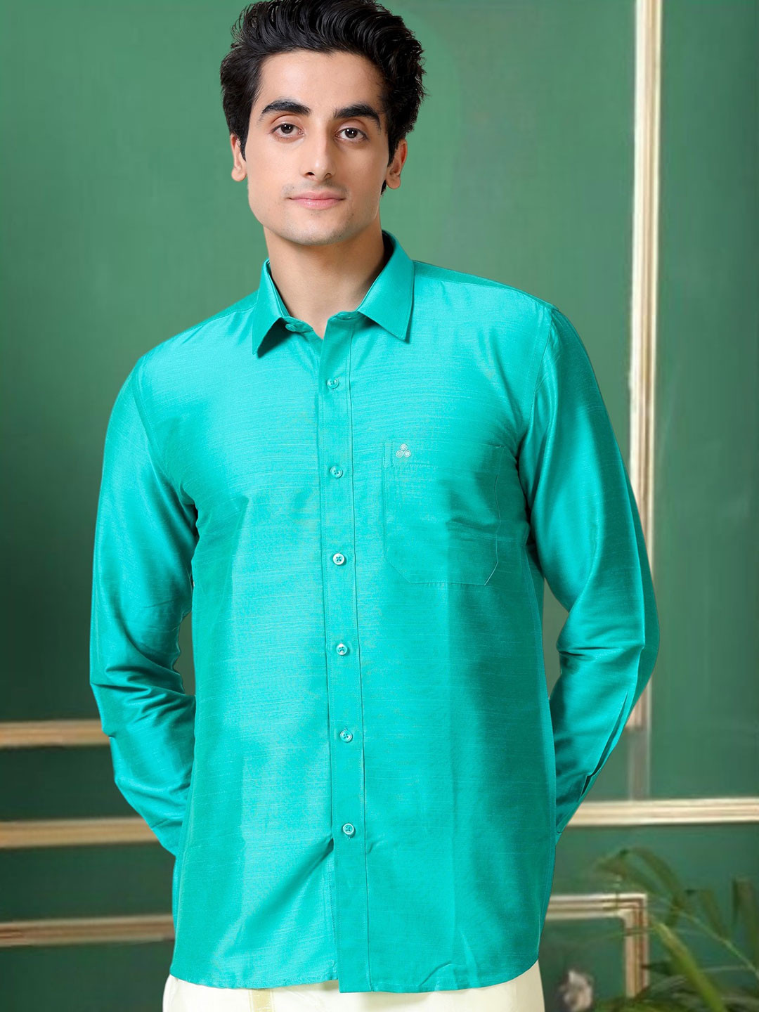 TATTVA Regular Fit Solid Green Shirt