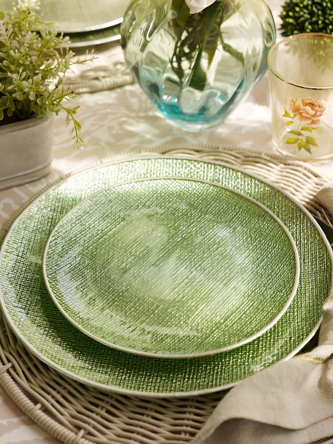 Pure Home and Living Green 2 Pieces Textured Matte Plates