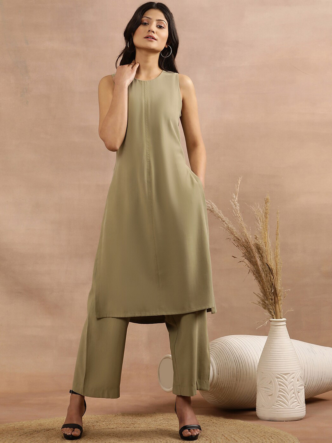 W Regular Round Neck Kurta with Trousers