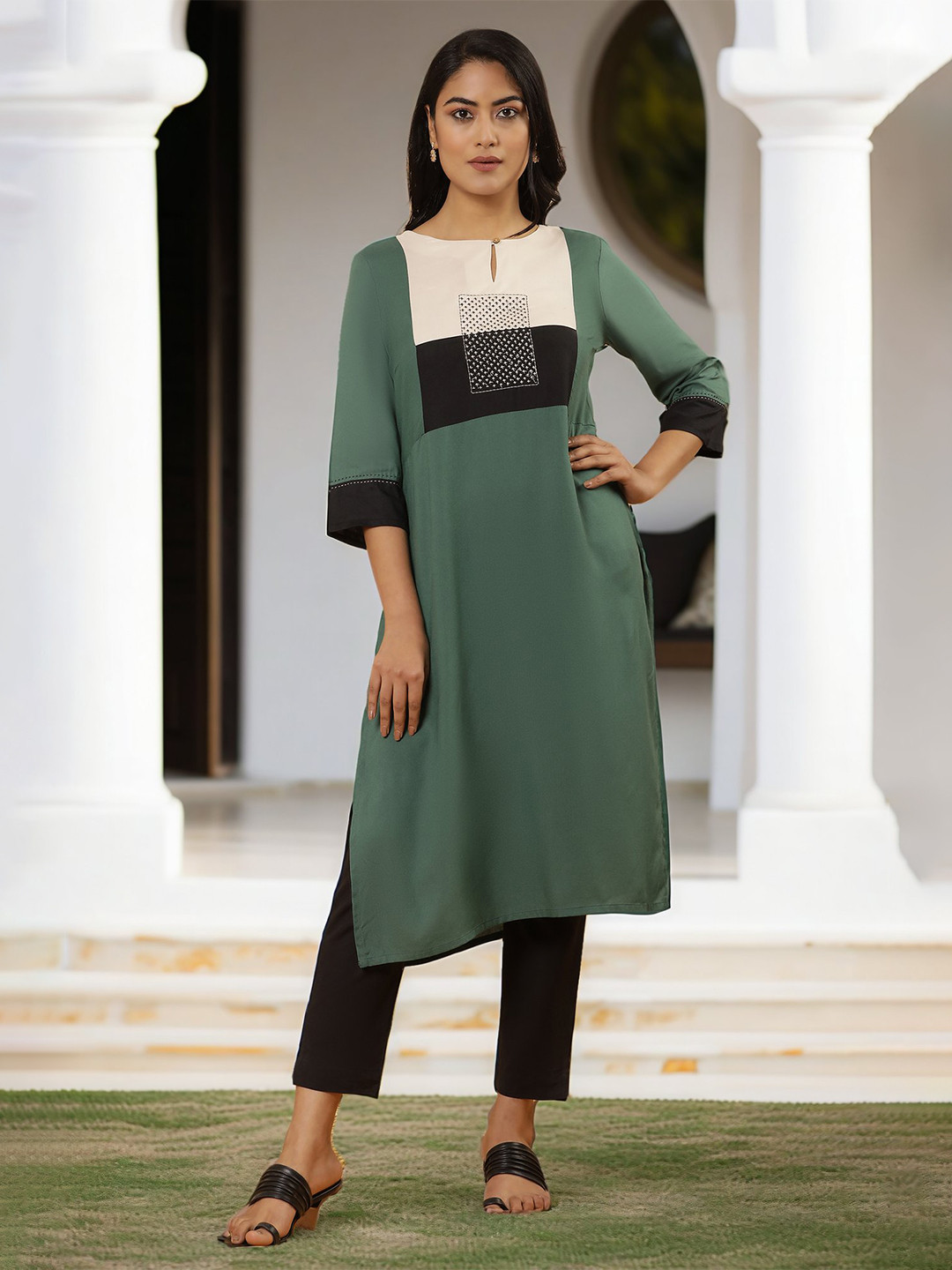 W Yoke Design Colourblocked Keyhole Neck Straight Kurta with Trouser