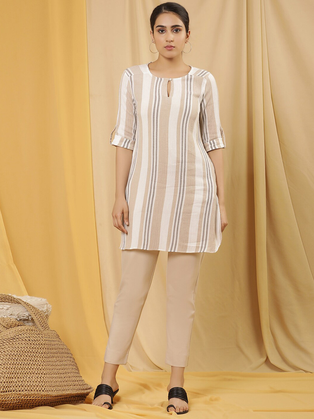 W Cream Coloured Keyhole Neck Roll Up Sleeves Straight Kurta