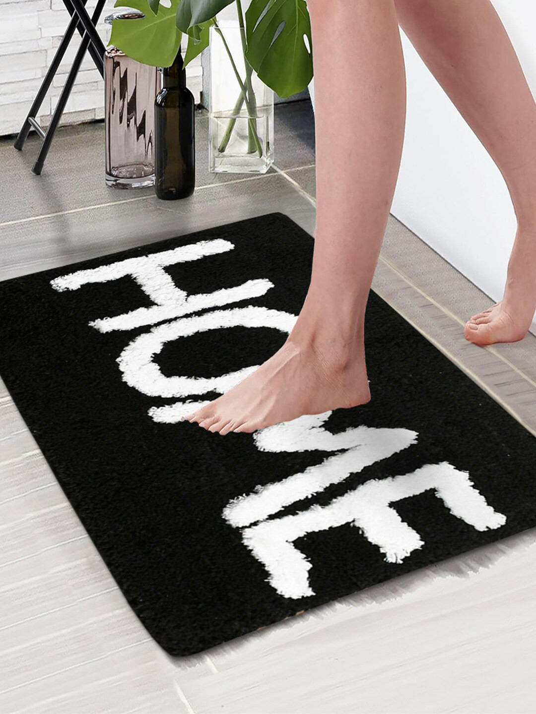 Aura Black & White Home Design 1850 GSM Anti-Skid Microfiber Large Bath Mat