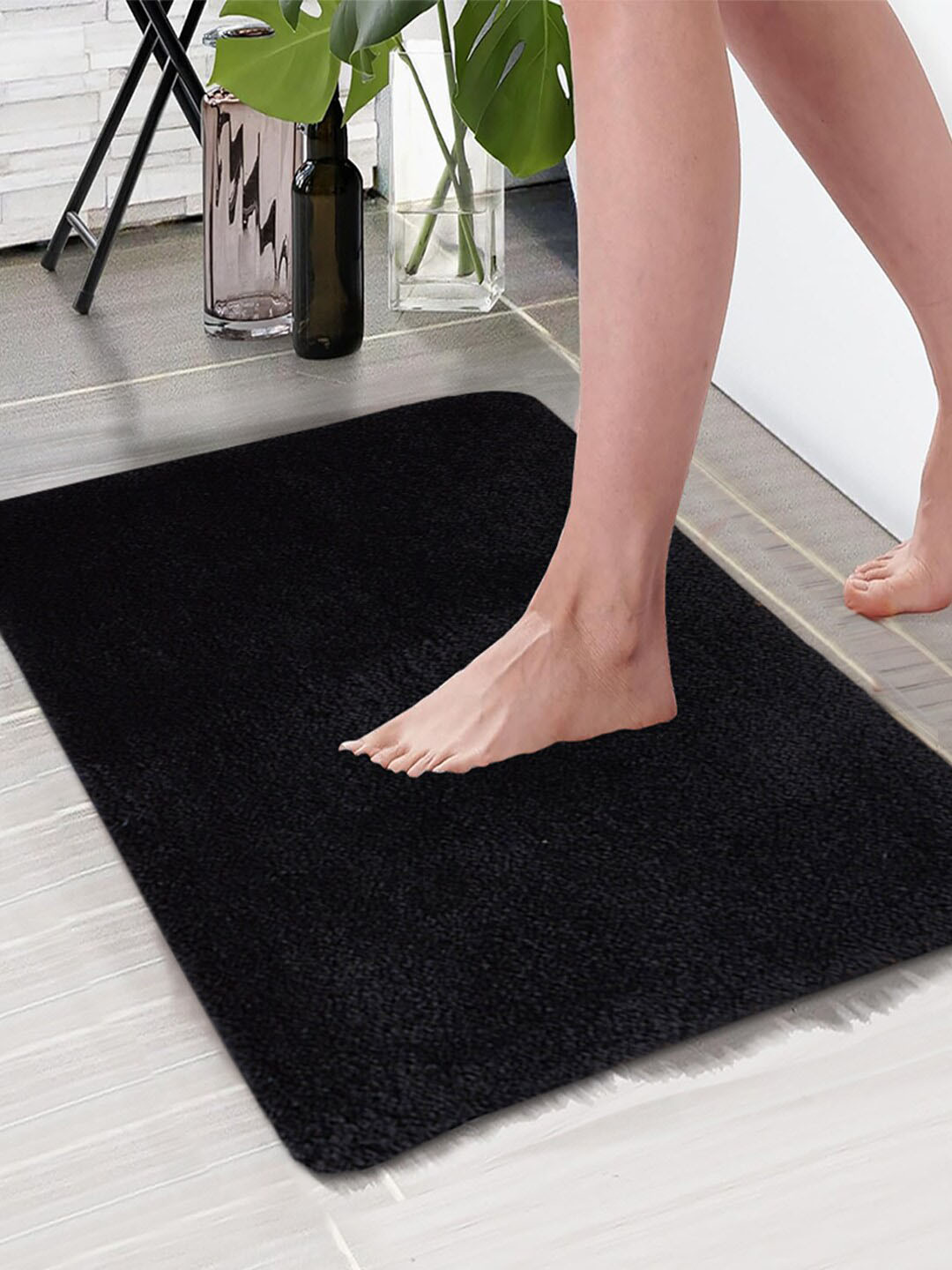 Aura Black 1850 GSM Anti Skid Bath Rug