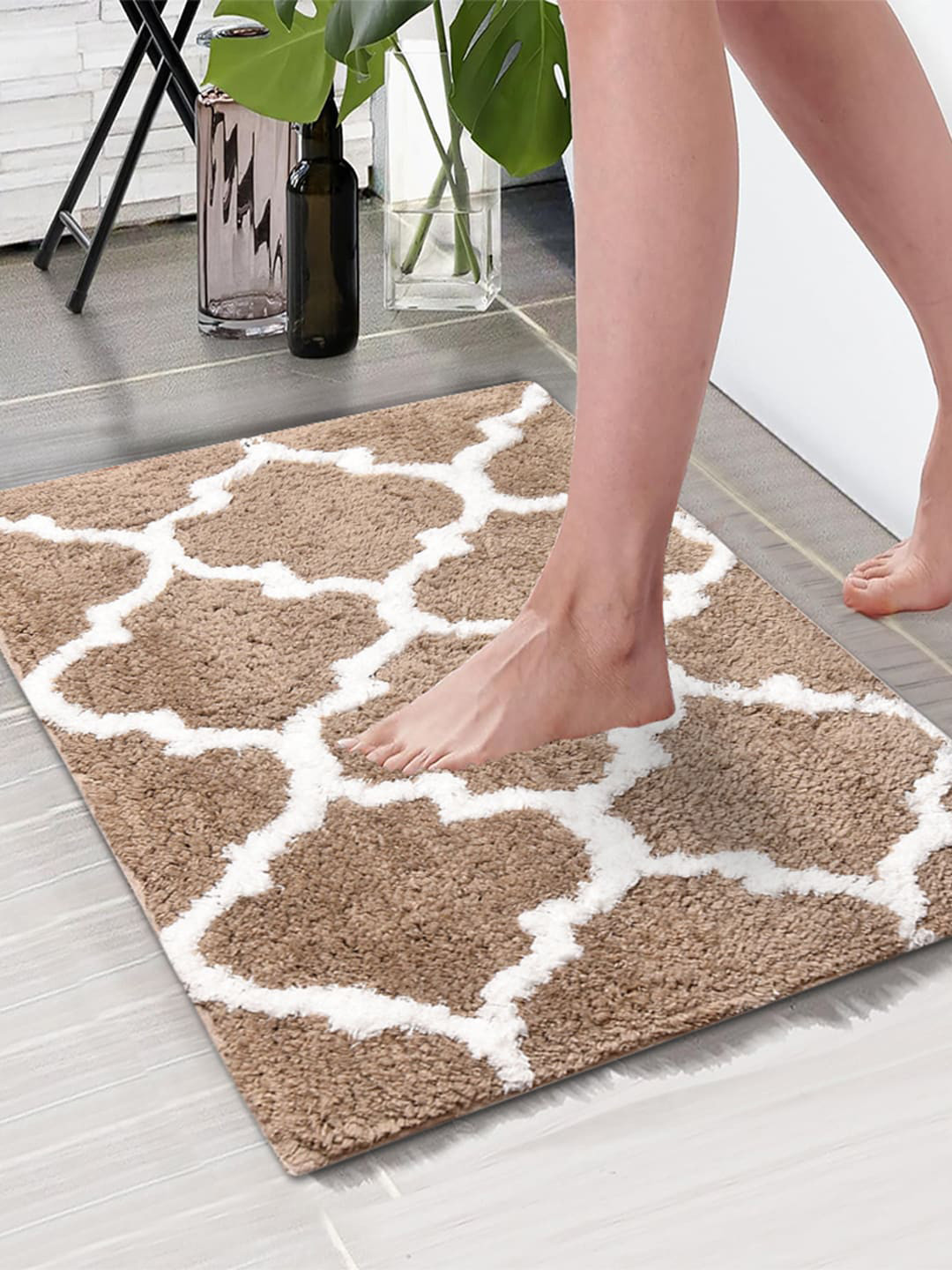 Aura Brown & White Moroccan Self-Design 1850 GSM Anti-Skid Microfiber Large Bath Mat