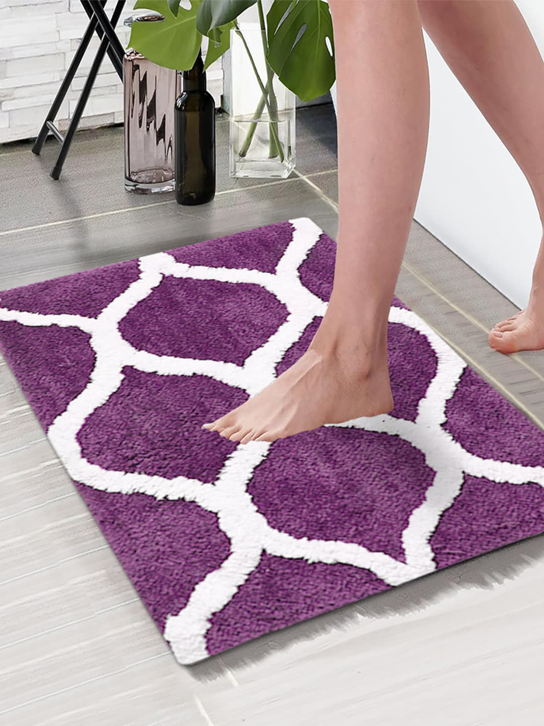 Aura Purple & White Swish Design Anti-Skid Microfiber 1850 GSM Bath Mat