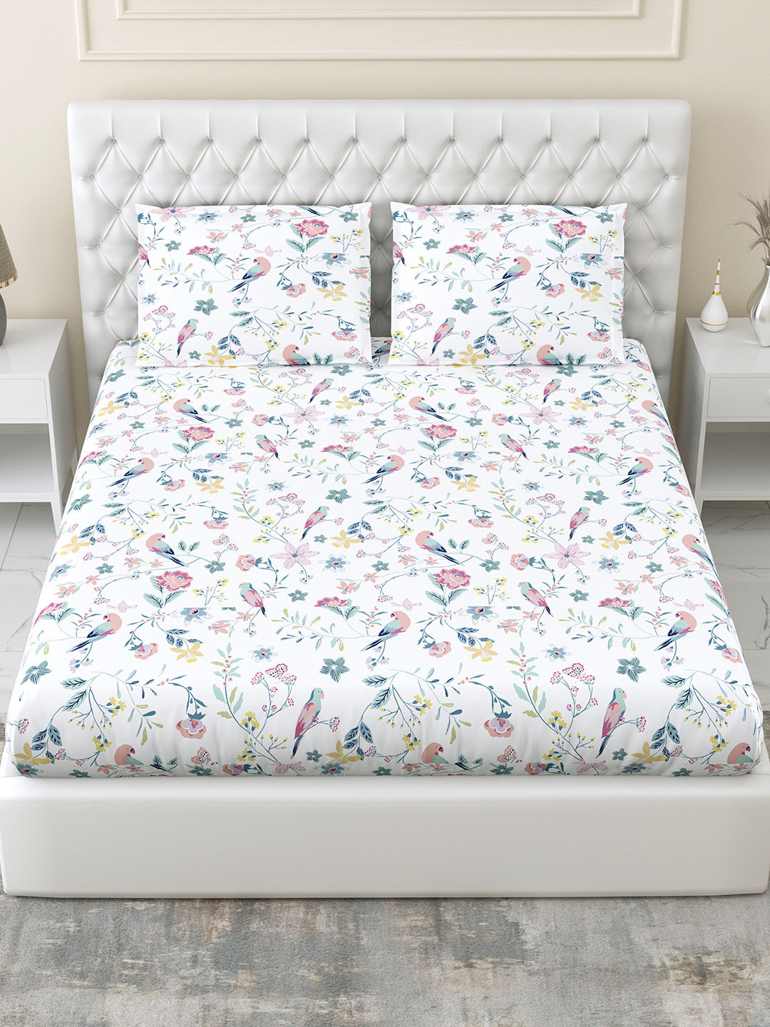 haus & kinder White Floral 186 TC Cotton Fitted Queen Bedsheet With 2 Pillow Covers