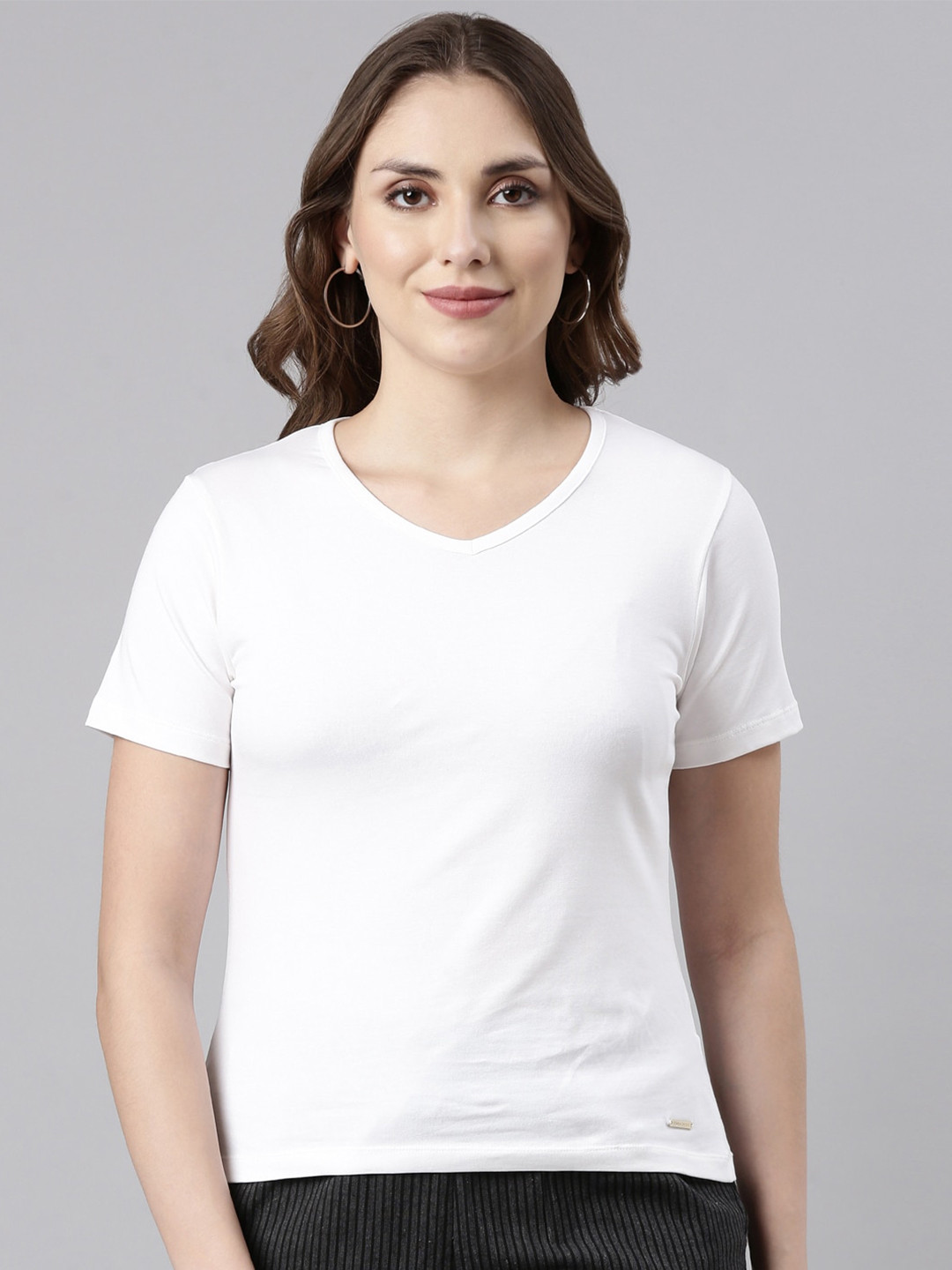 TWIN BIRDS Basic V-Neck Tops