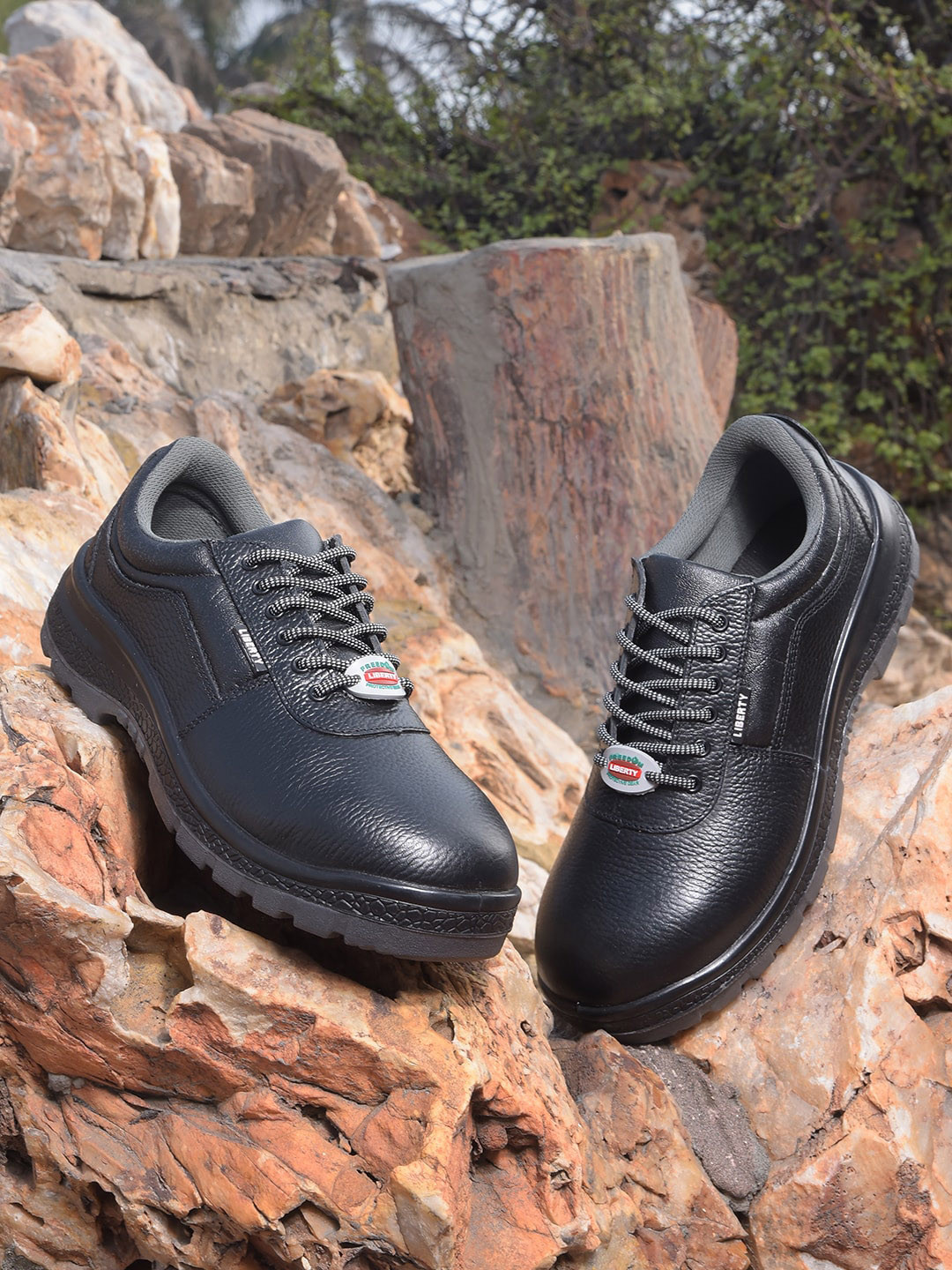 LIBERTY Men SURAKSHAOX Solid Lace-Up Safety Shoes