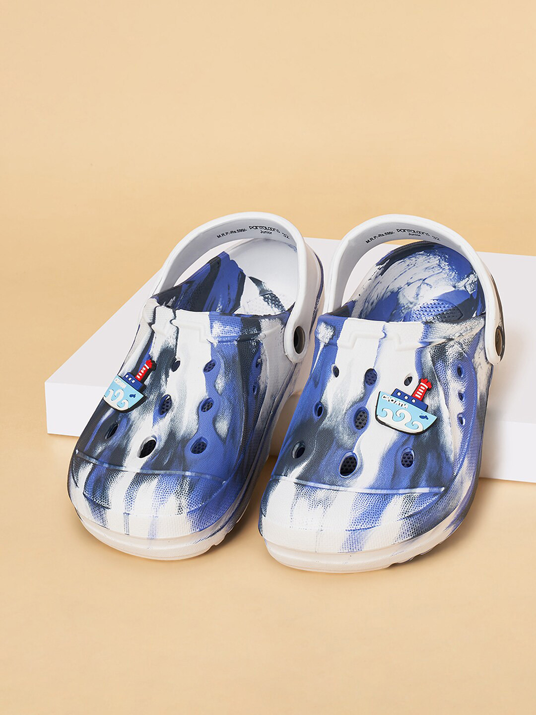 Pantaloons Junior Boys Self Design Clogs