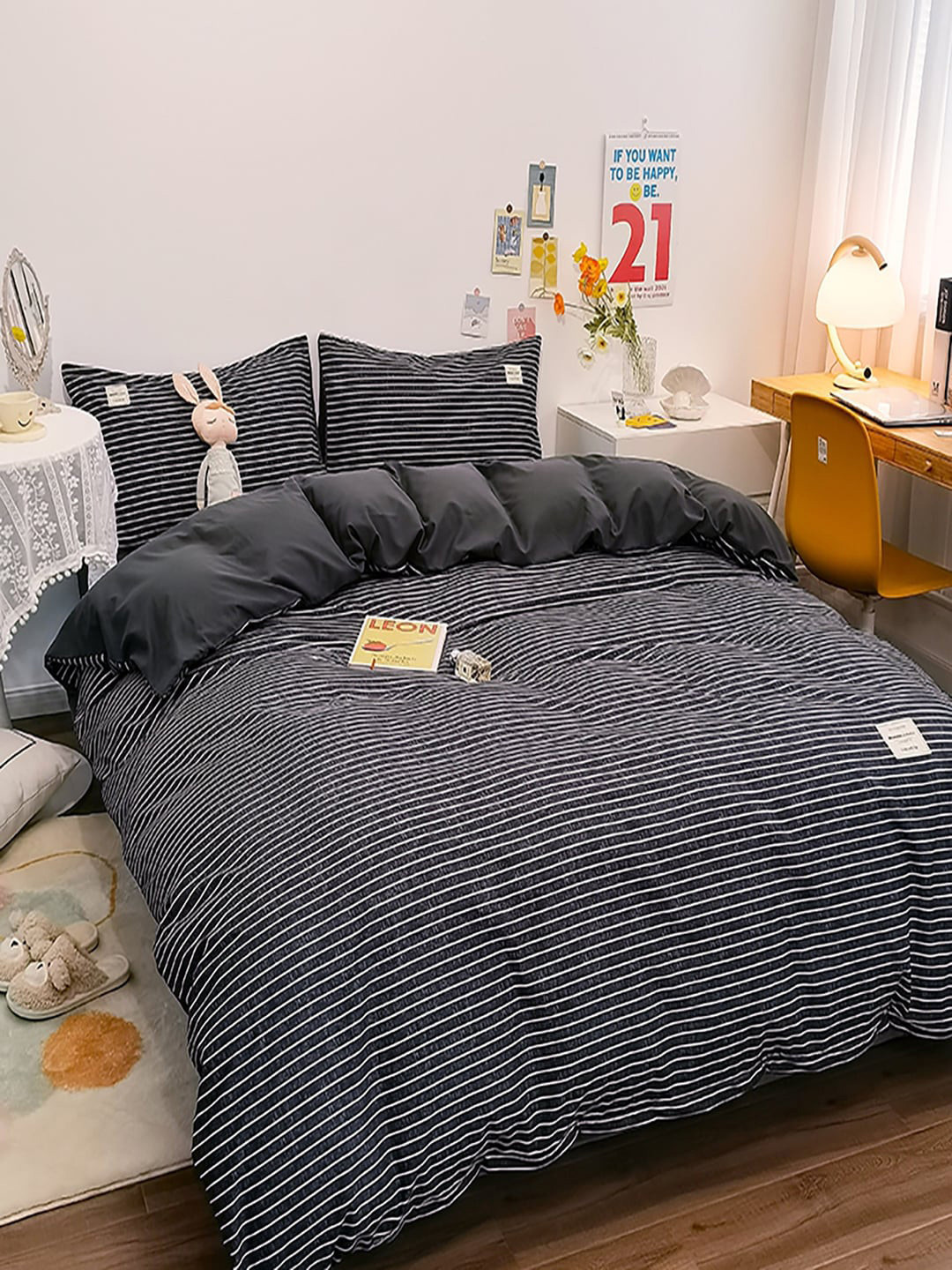 JC HOME Black & White 4 Pcs Striped AC Room Bedding Set