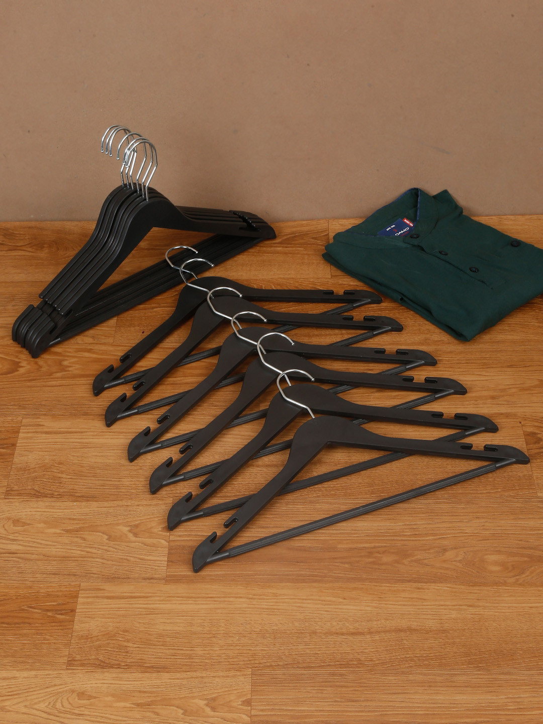 DREAM WEAVERZ Pack of 12 Black Heavy Duty Plastic Durable Adult Clothes Hangers