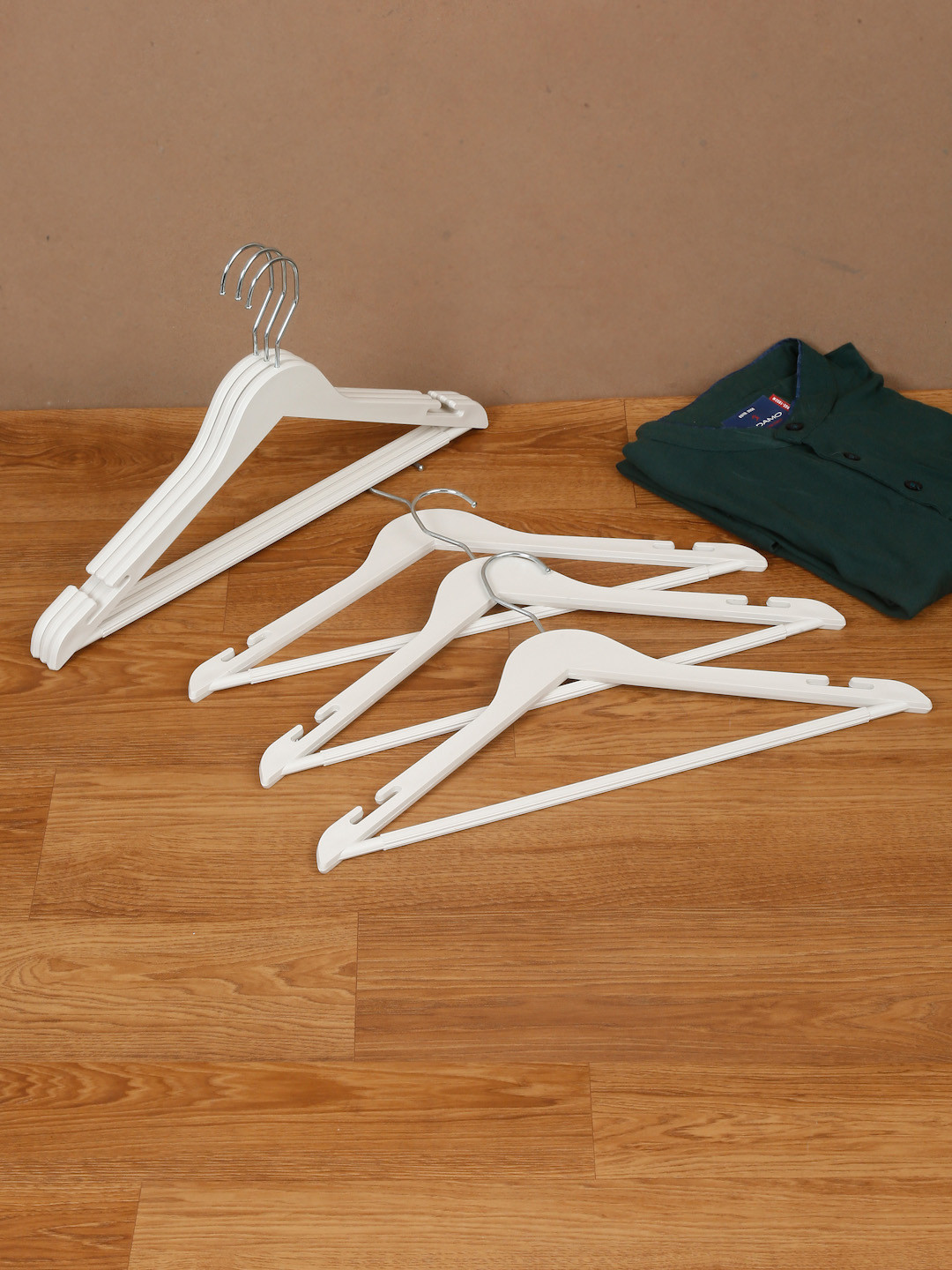DREAM WEAVERZ Pack of 6 White Heavy Duty Plastic Durable Adult Clothes Hangers