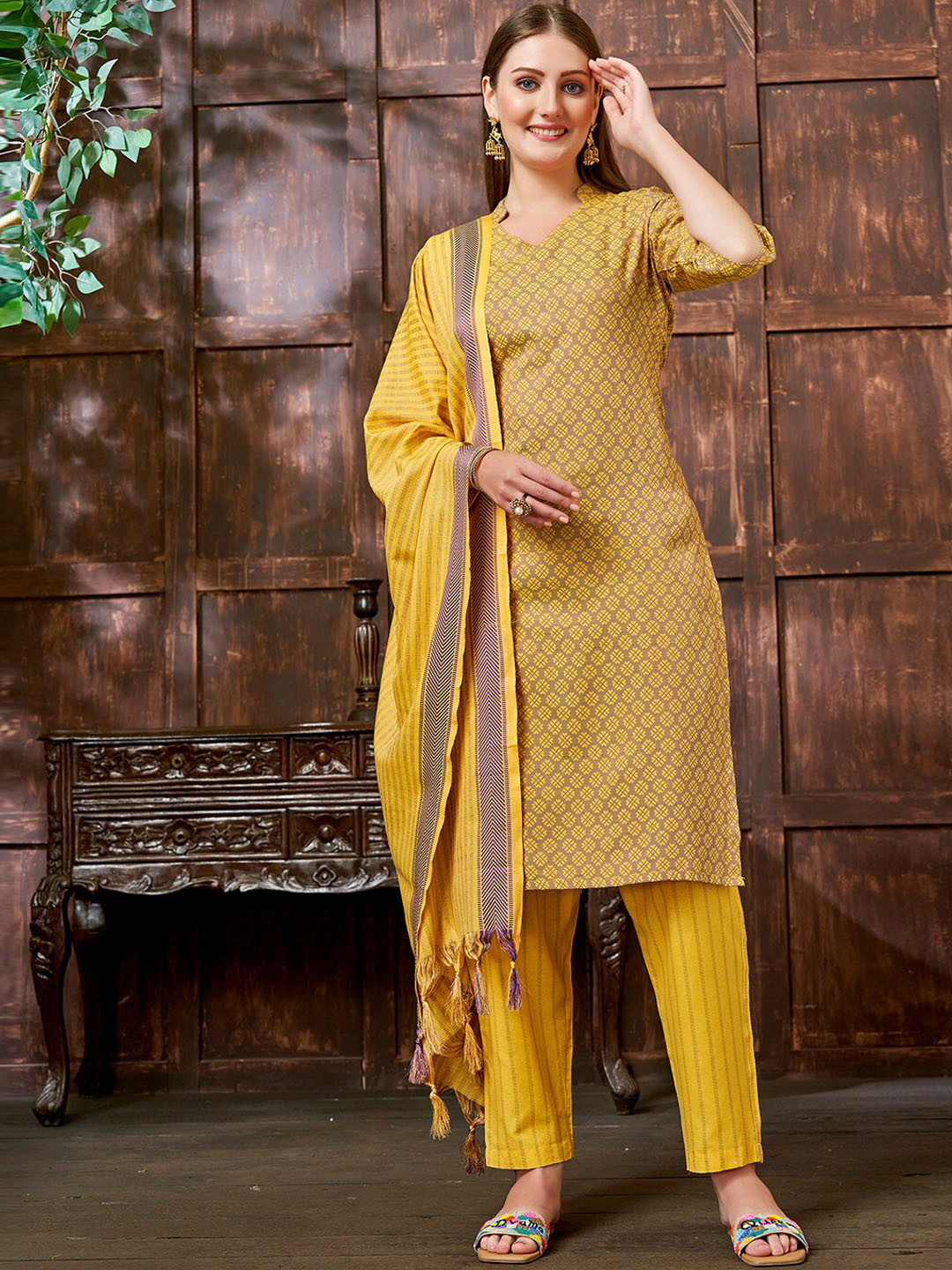 KALINI Geometric Printed Straight Kurta & Trousers With Dupatta
