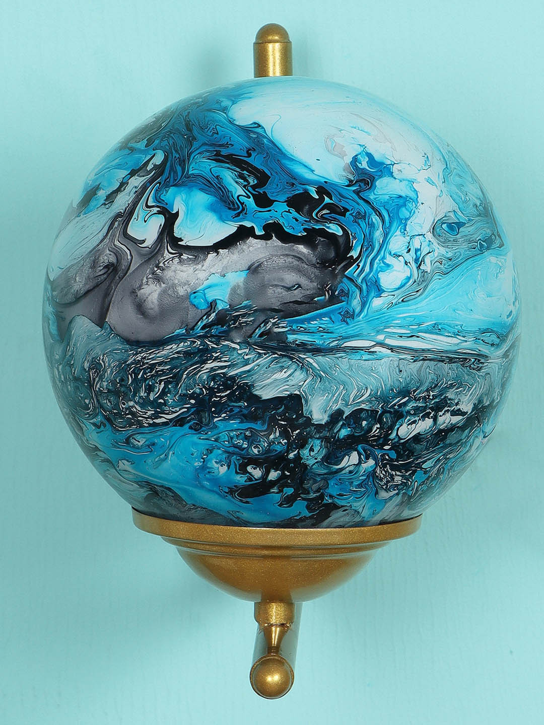 decorativeray Gold-Toned & Blue Spherical Shaped Metal Wall Lamp