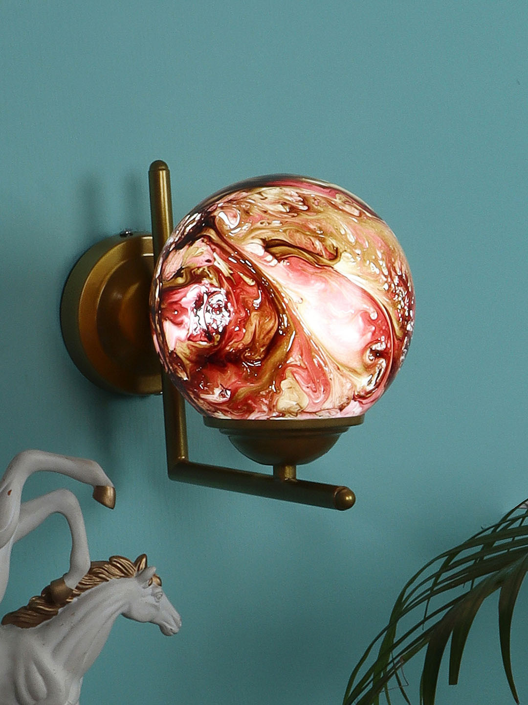 decorativeray Gold Toned & Red Spherical Metal Wall Lamp