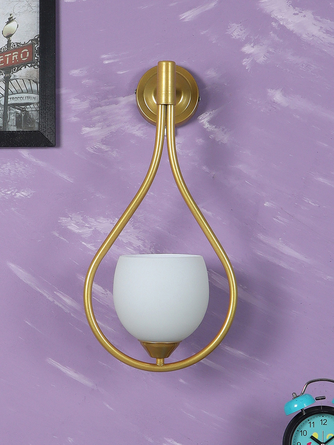 decorativeray Gold Toned Abstract Shaped Metal Wall Lamp