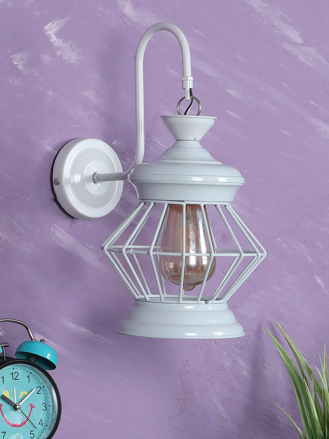 decorativeray Gold-Toned & White Abstract Shaped Metal Wall Lamp