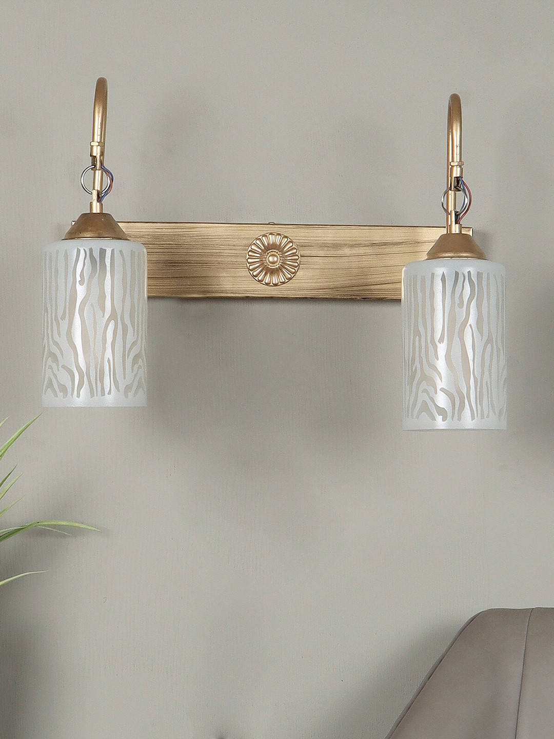 decorativeray Gold Toned Cylinder Glass Shaped Wall Lamp