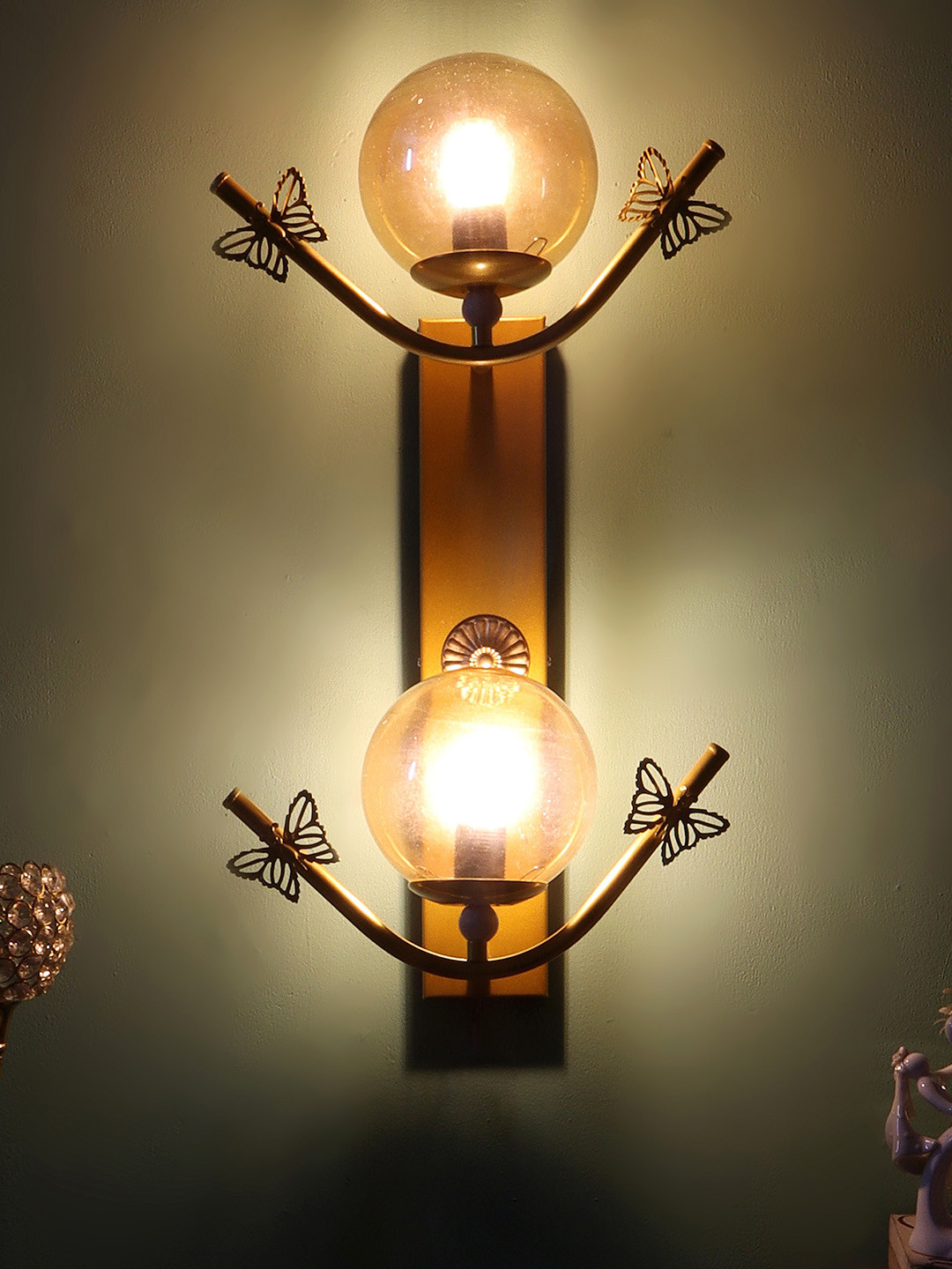 decorativeray Gold Toned Abstract Shaped Wall Lamp