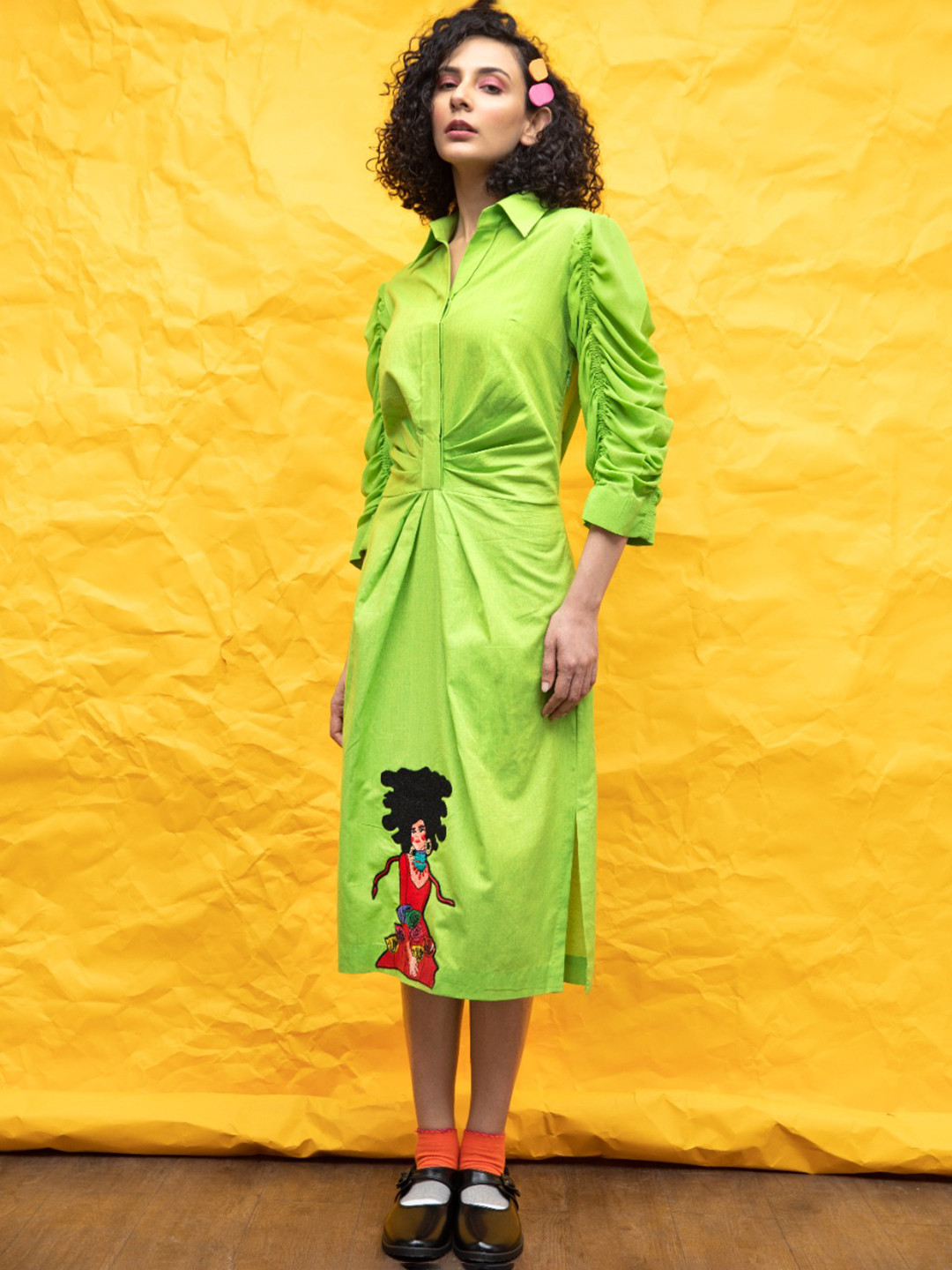 FIRKI Graphic Printed Gathered Midi Shirt Dress